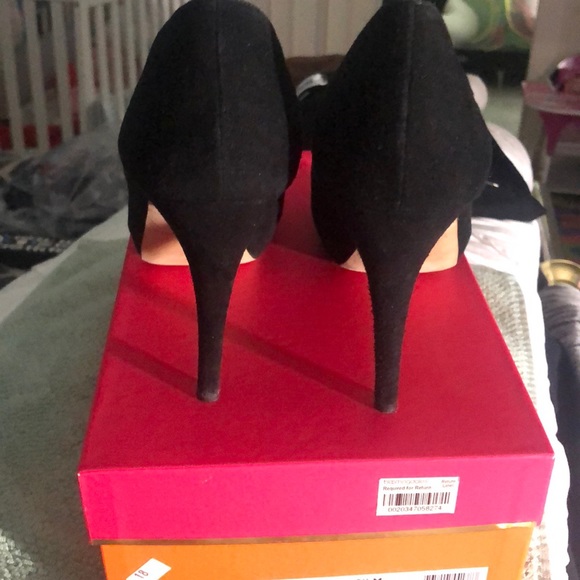 Beautiful Kate Spade Gina black suede pumps - Picture 2 of 4